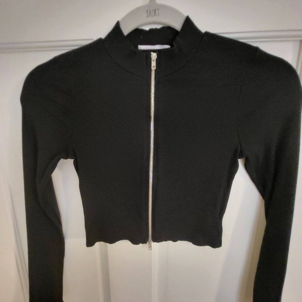 Black Long Sleeve Crop Top Zipper Front size Small